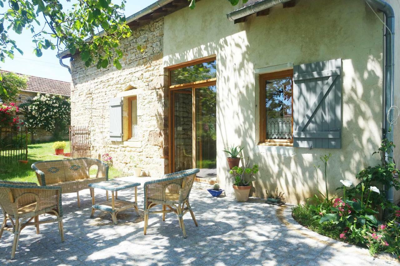 Gite Des Quatre Chemins La Vineuse Exterior photo